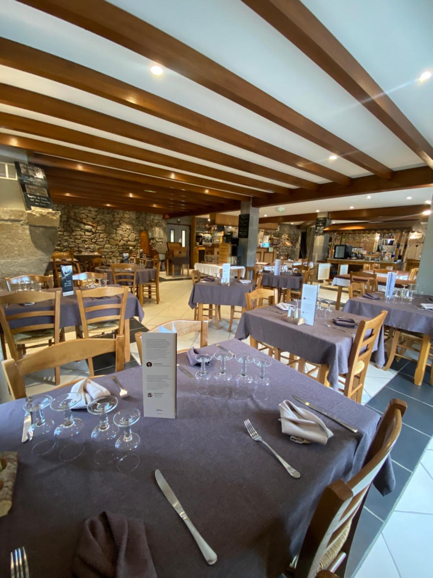 Logis Hotel Restaurant Auberge Du Bougnat Saint-Victor-la-Riviere Exterior photo